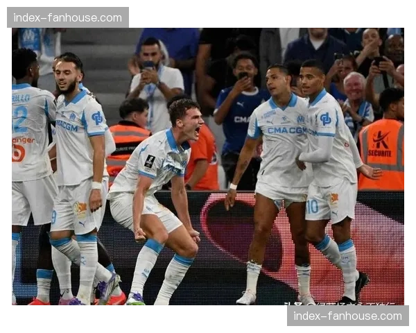 皇马争冠危机预警：三月西甲魔鬼赛程来袭，欧冠战穆帅成巨大考验