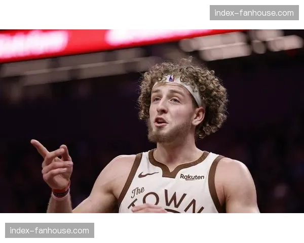 勇士133-112轻取灰熊取6连胜，9人轮换8人得分上双