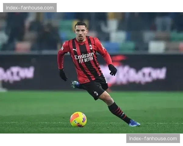 官方：AC米兰与中场核心本纳赛尔完成续约