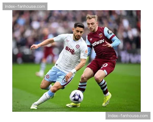 西汉姆联半场2-0领先，鲍文与帕奎塔五分钟内连下两城。